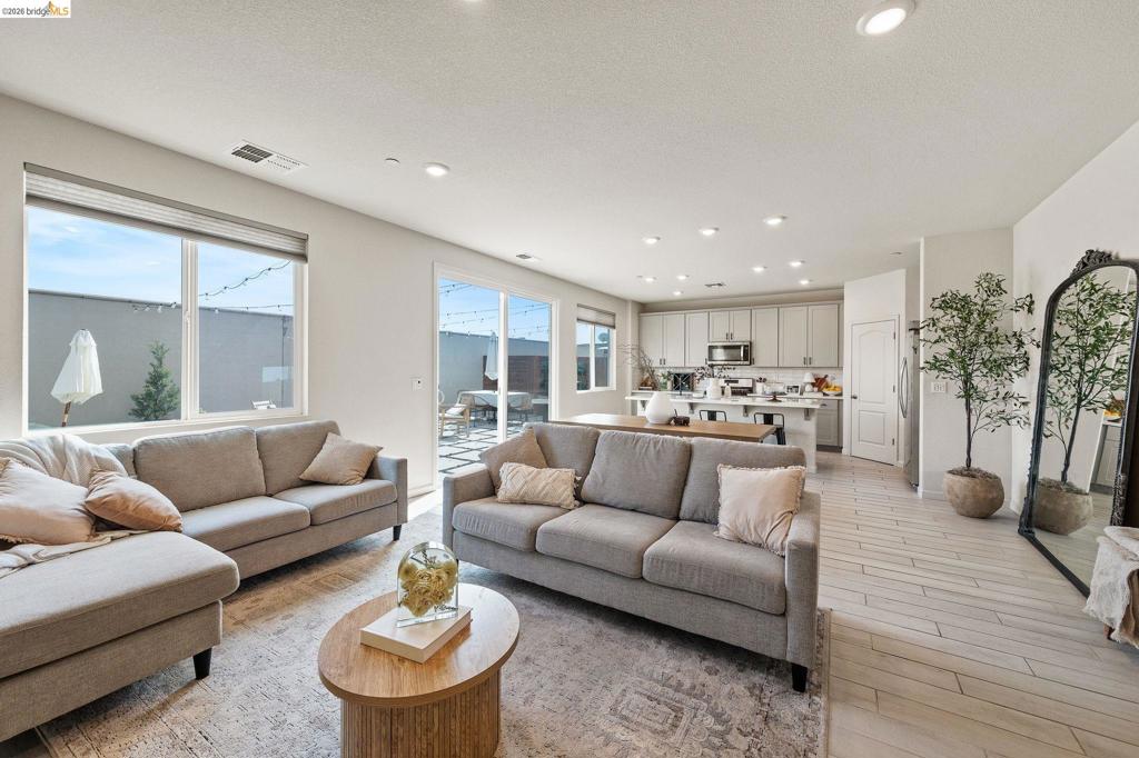 916 Diego Dr