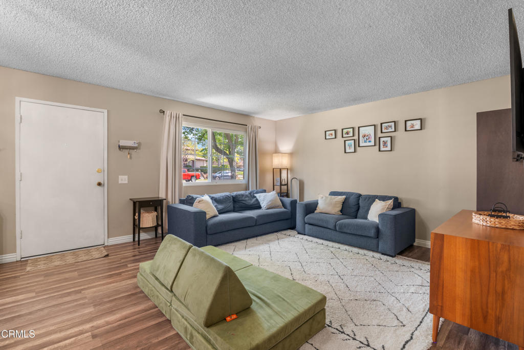 1124 W Calle Del Sol 1