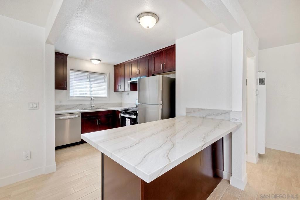 905 W Washington Ave