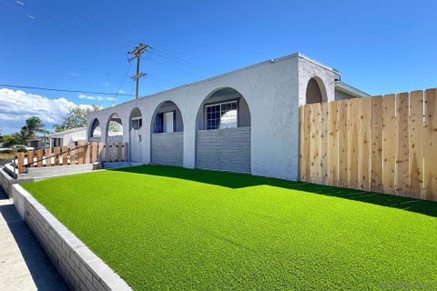Photo of 905 W Washington Ave Ave, El Cajon, CA 92020 (MLS # 260022472SD)