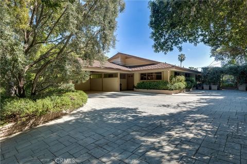Photo of 16700 Bosque Drive, Encino, CA 91436 (MLS # SR26040658)