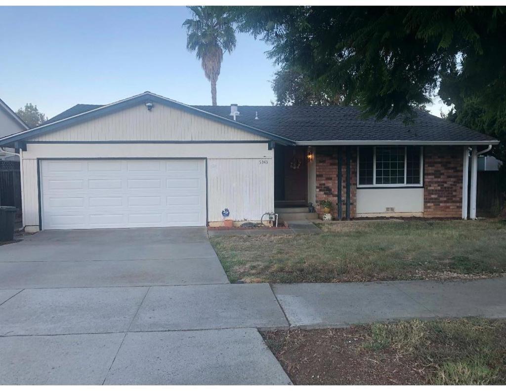 Great property in the higly desirable Estates neighborhood of Evergreen. This 3 bed, 2 bath home boasts 1507 sqft of living space on a spacious lot. Gourmet kitchen with stainless appliances. You don't want to miss this property.