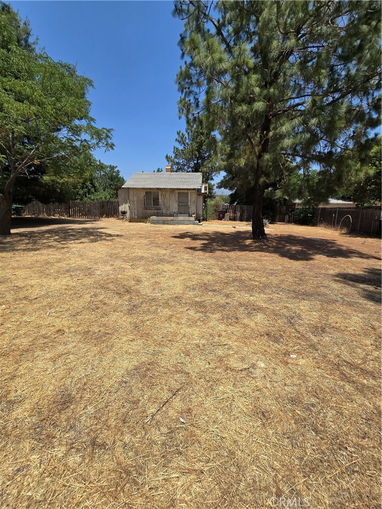 ATTENTION INVESTORS!!!! CASH OFFERS!!! Amazing opportunity to buy and update the property to your own taste. Make this property your next project!!!