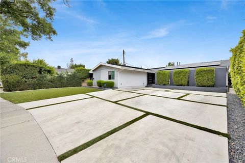 Photo of 8746 Ruffner AVE, Northridge, CA 91343 (MLS # SR26108960)