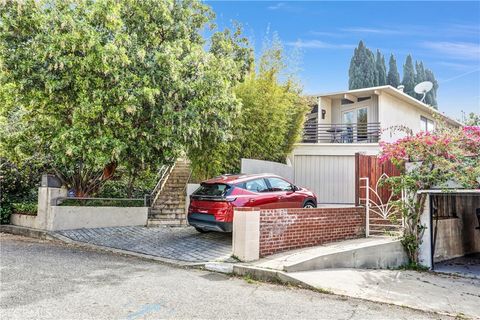 Photo of 3830 Buena Park Drive, Studio City, CA 91604 (MLS # SR26049489)