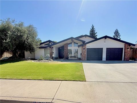 Photo of 5113 Colonial DR, Bakersfield, CA 93308 (MLS # SR26138380)