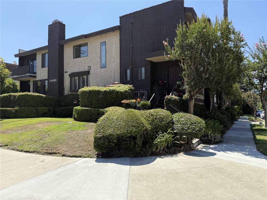 Welcome to Studio City! This amazing and spacious 2 bedroom and 2.5-bathroom townhouse is in a small building with only six units. It's very bright and centrally located in a great neighborhood with close proximity to Tujunga Village, shops and restaurants on Ventura Blvd, Farmer's Market and FWYs. Your private front entry leads to a very large living room with fireplace and marble floors. Cook's kitchen with granite counter tops, pantry, breakfast bar and area. Large primary bedroom with high ceiling, walk-in closet and full bathroom. Good-sized second bedroom with private bathroom. There is a bonus room with washer and dryer. Other features include recessed lighting and tile floors. Direct access to unit from community garage. Prime location.