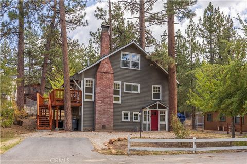 Photo of 195 Elgin Boulevard, Big Bear Lake, CA 92315 (MLS # IG25224874)