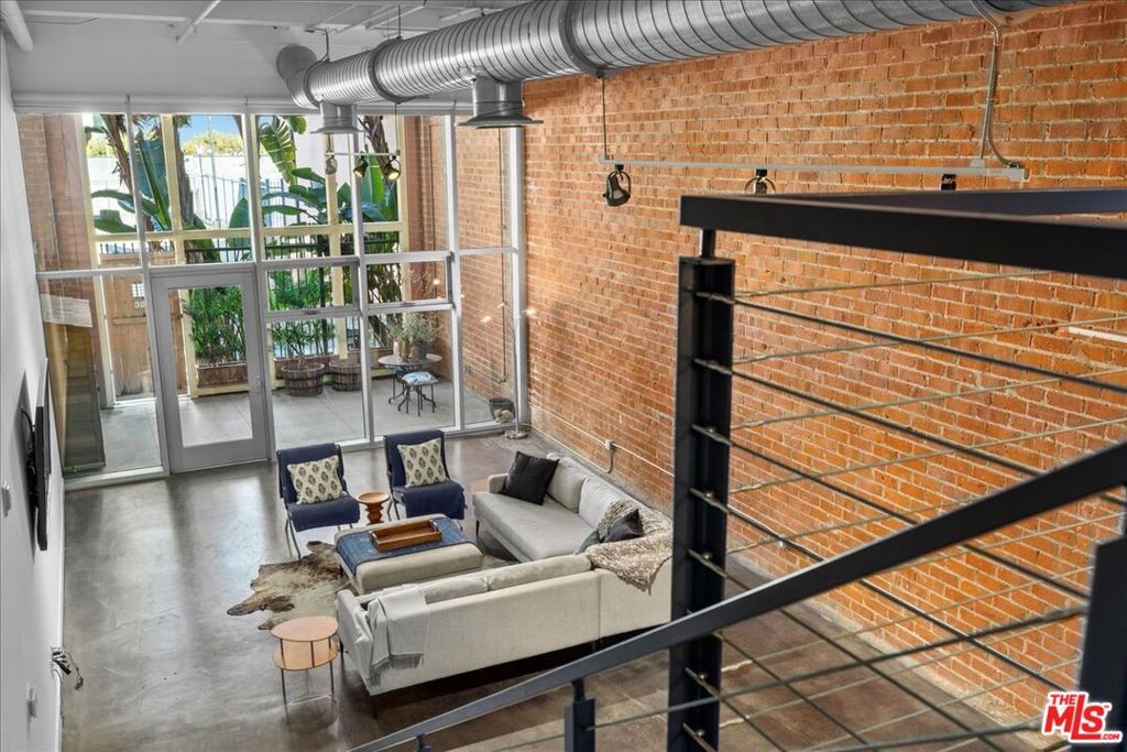 Photo of 120 S Hewitt Street #6, Los Angeles, CA 90012 (MLS # 26658627)