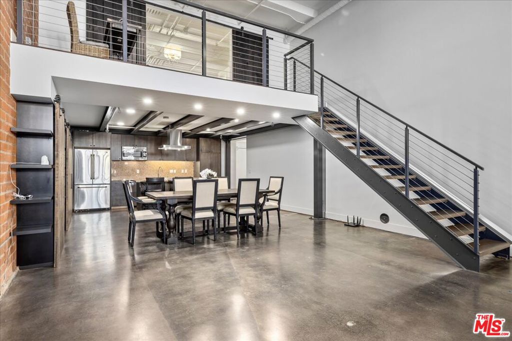 120 S Hewitt Street 6