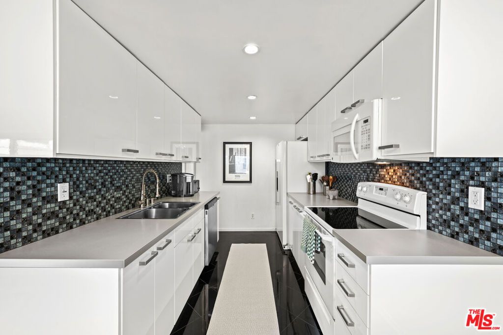 Photo of 1221 N Kings Road #207, West Hollywood, CA 90069 (MLS # 25607073)