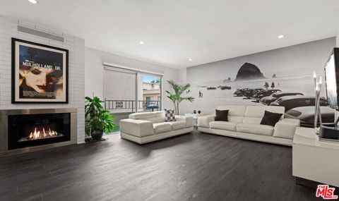 Photo of 1221 N Kings Road #207, West Hollywood, CA 90069 (MLS # 25607073) Photo of 1221 N Kings Road #207, West Hollywood, CA 90069 (MLS # 25607073)