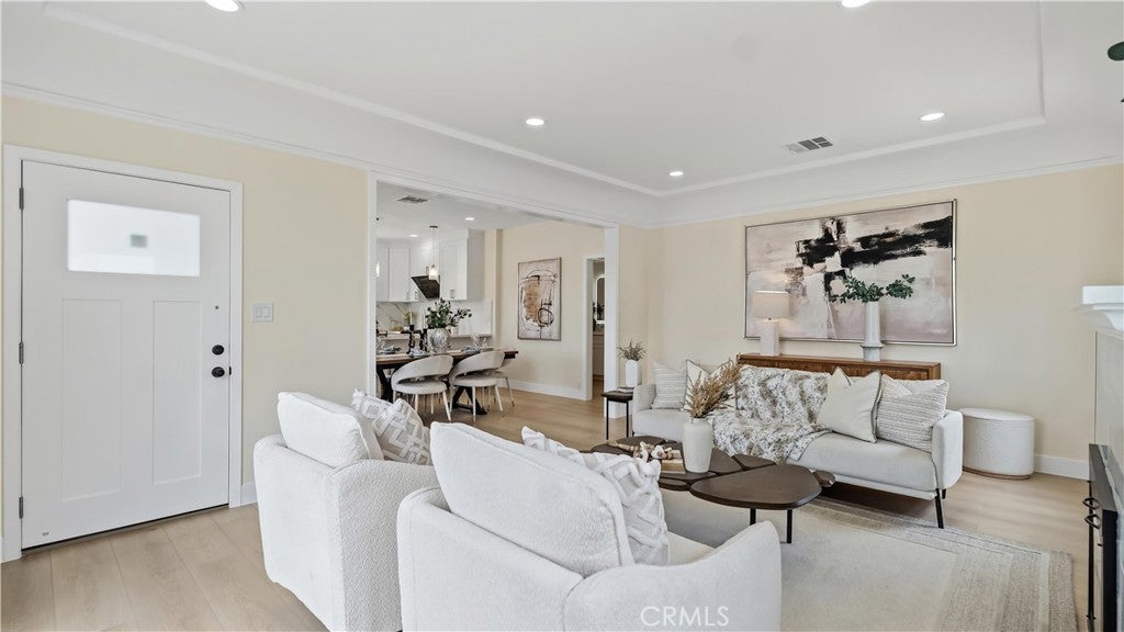 5513 S Mullen