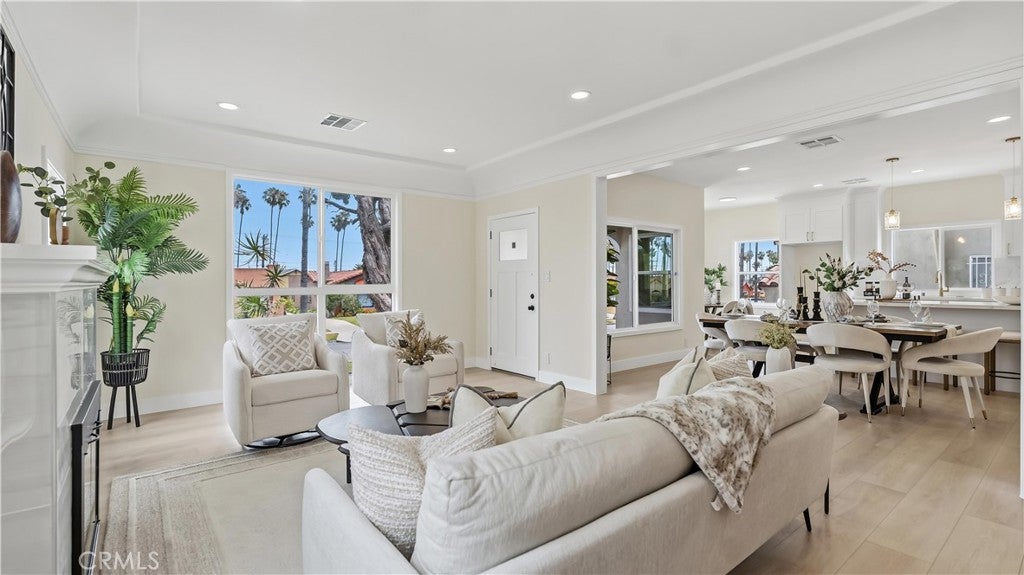 5513 S Mullen