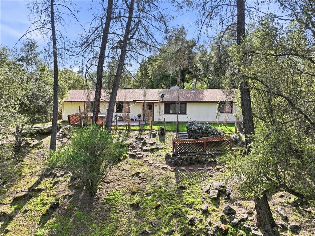 Photo of 28911 Gray Squirrel Ct, Coarsegold, CA 93614 (MLS # FR26057571)