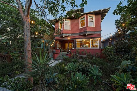 Photo of 34 Park Avenue, Venice, CA 90291 (MLS # 26721637)