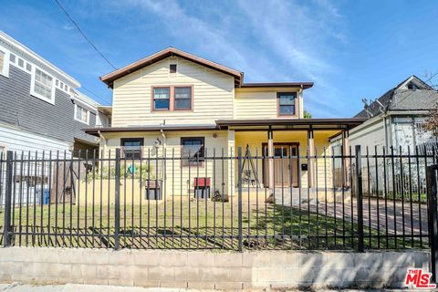 Photo of 1817 W 12th Street, Los Angeles, CA 90006 (MLS # 26652881)