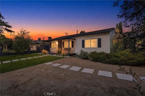 Photo of 6512 Coldwater Canyon Avenue, Valley Glen, CA 91606 (MLS # SR26133630)