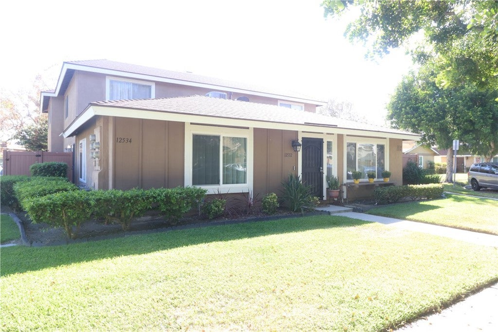 12532 Vicente Pl