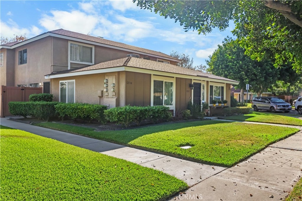 12532 Vicente Pl