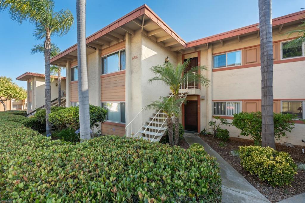 6876 Hyde Park G