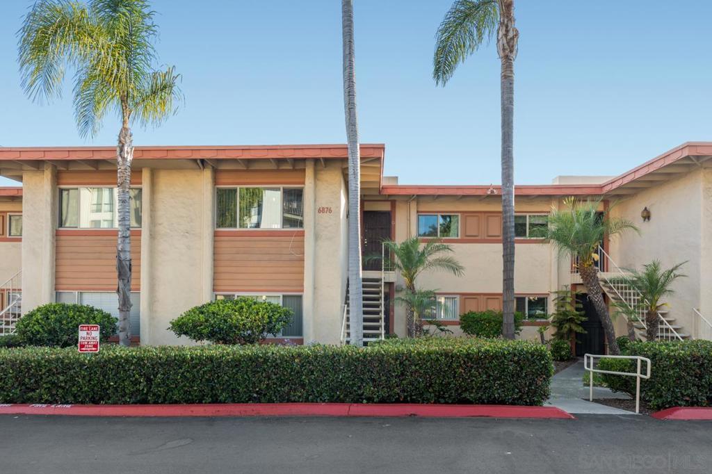 6876 Hyde Park G