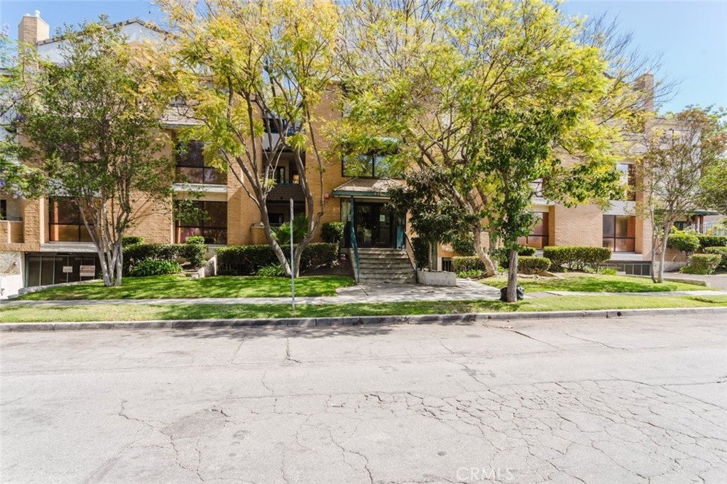 413 Hawthorne Street