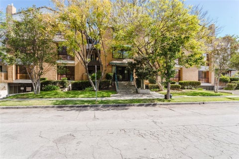 Photo of 413 Hawthorne Street #206, Glendale, CA 91204 (MLS # GD26118406)