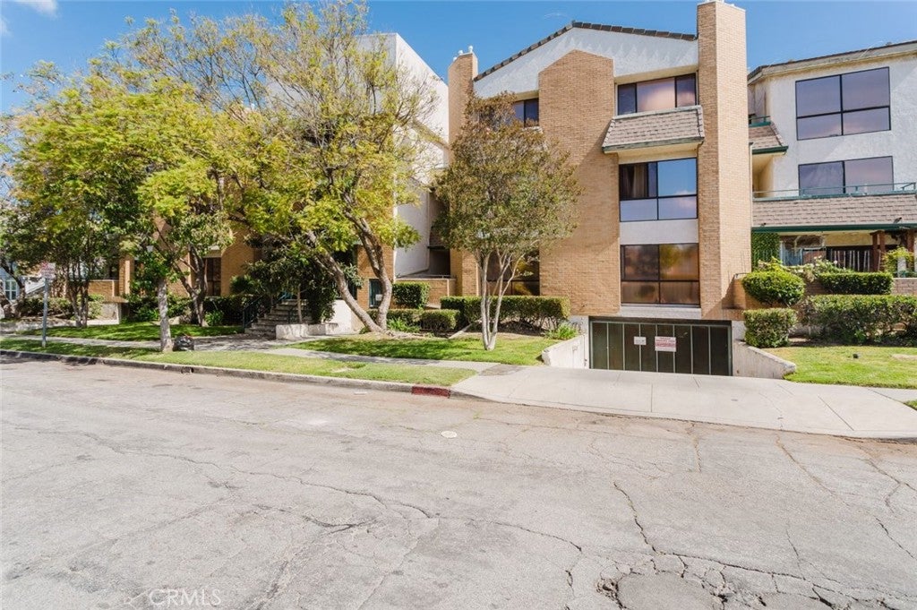 413 Hawthorne Street 206, Glendale CA 91204