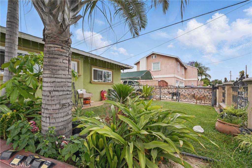 8235 Edna St