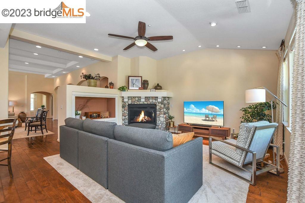 BRENTWOOD - Residential