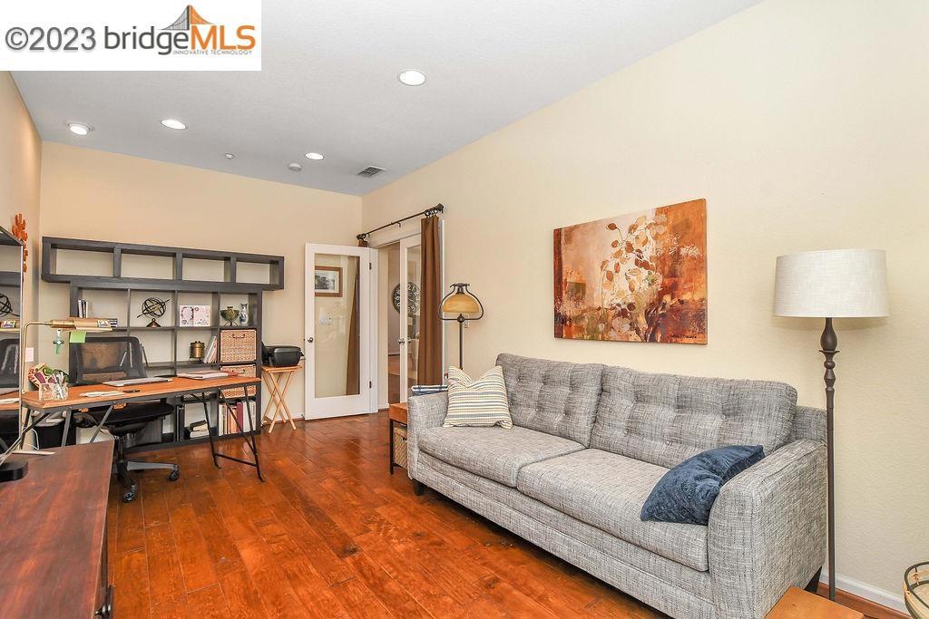 BRENTWOOD - Residential