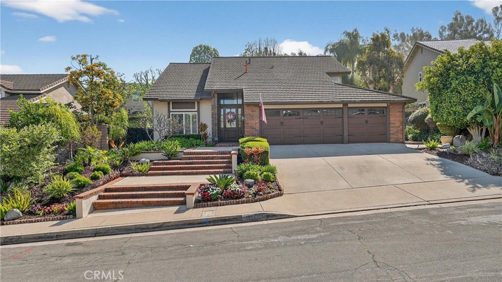 Photo of 6624 E Leafwood Dr, Anaheim, CA 92807 (MLS # IG26065527)