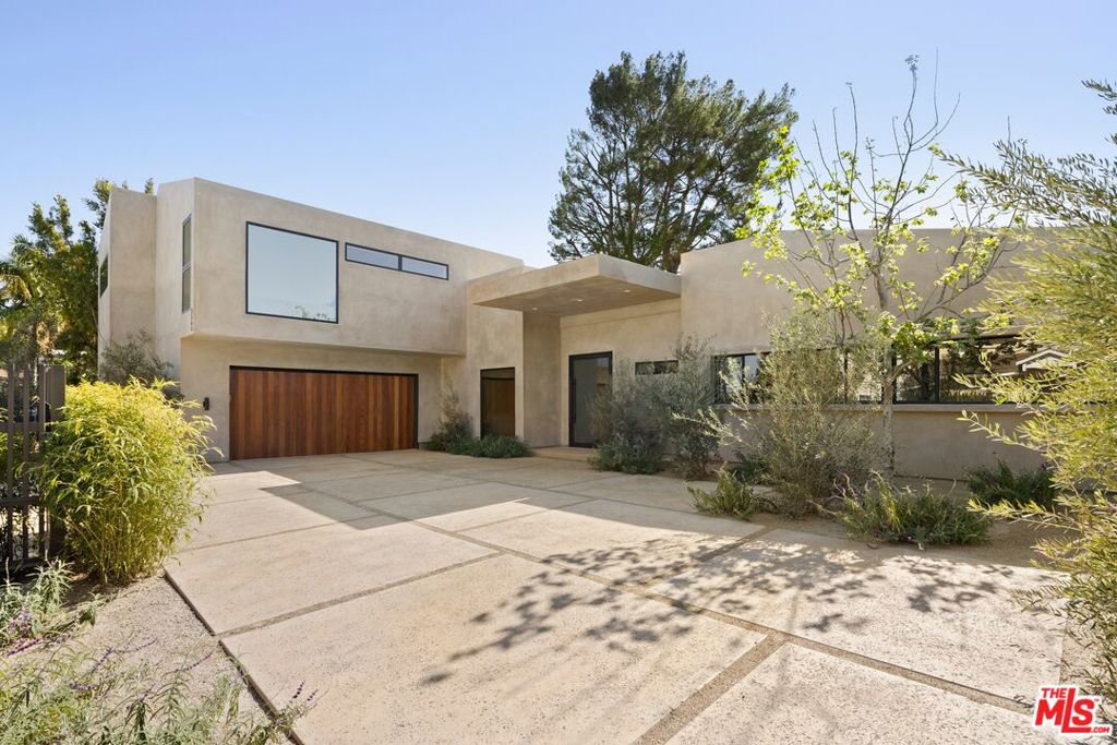 3565 Crownridge Drive