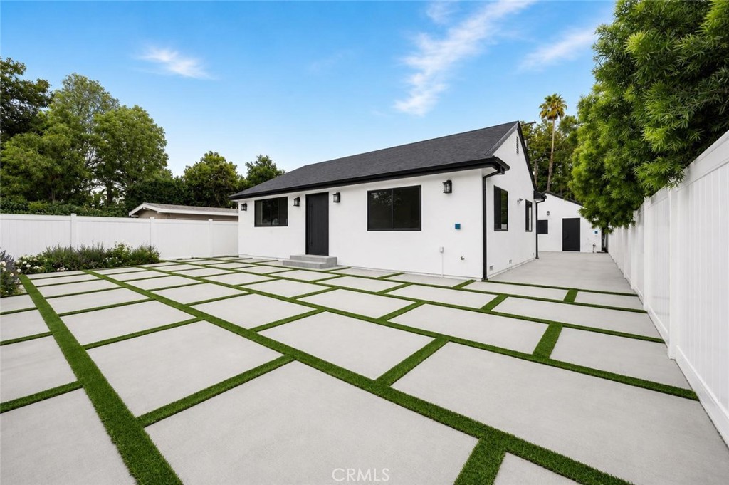 5412 Fallbrook Avenue