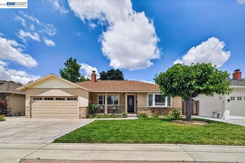 Photo of 3668 Oregon Way WAY, Livermore, CA 94550 (MLS # 41135419)