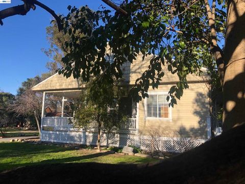 Photo of 627 Rose Avenue Ave, Pleasanton, CA 94566 (MLS # 41131920)
