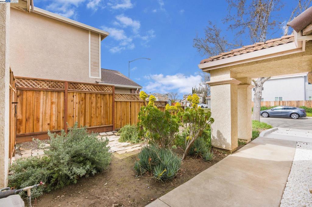 1450 Bluegrass Ln
