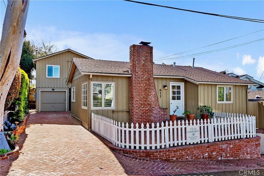 Photo of 617 Lombardy Ln, Laguna Beach, CA 92651 (MLS # LG26037584)