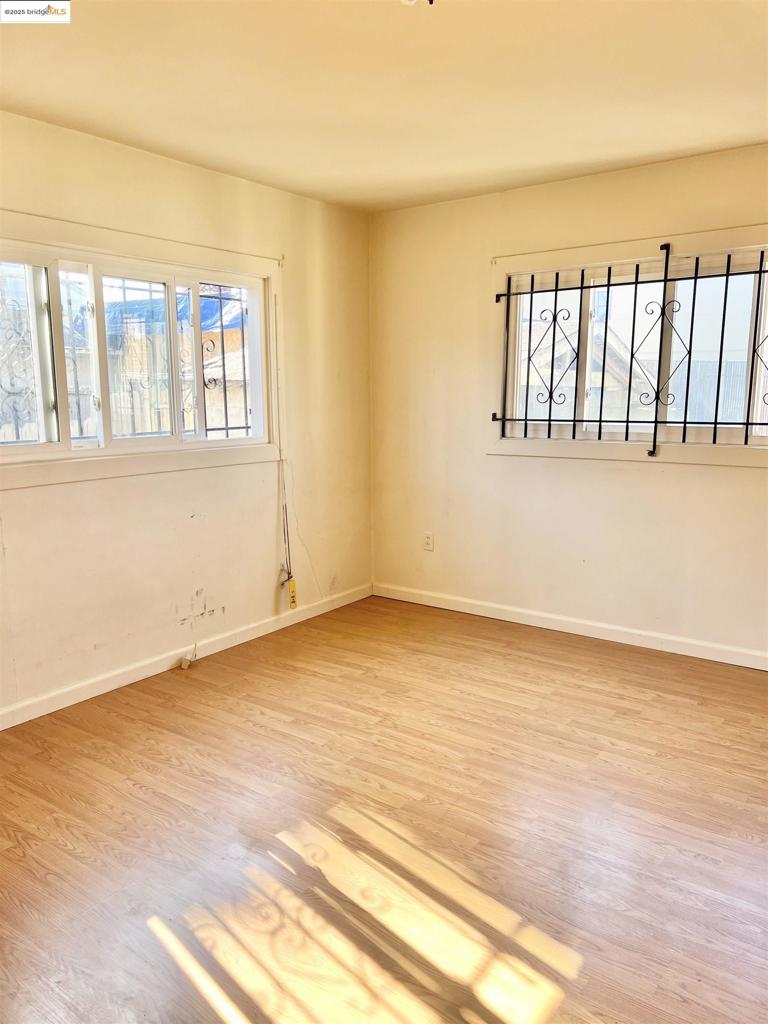 E OAKLAND - Residential