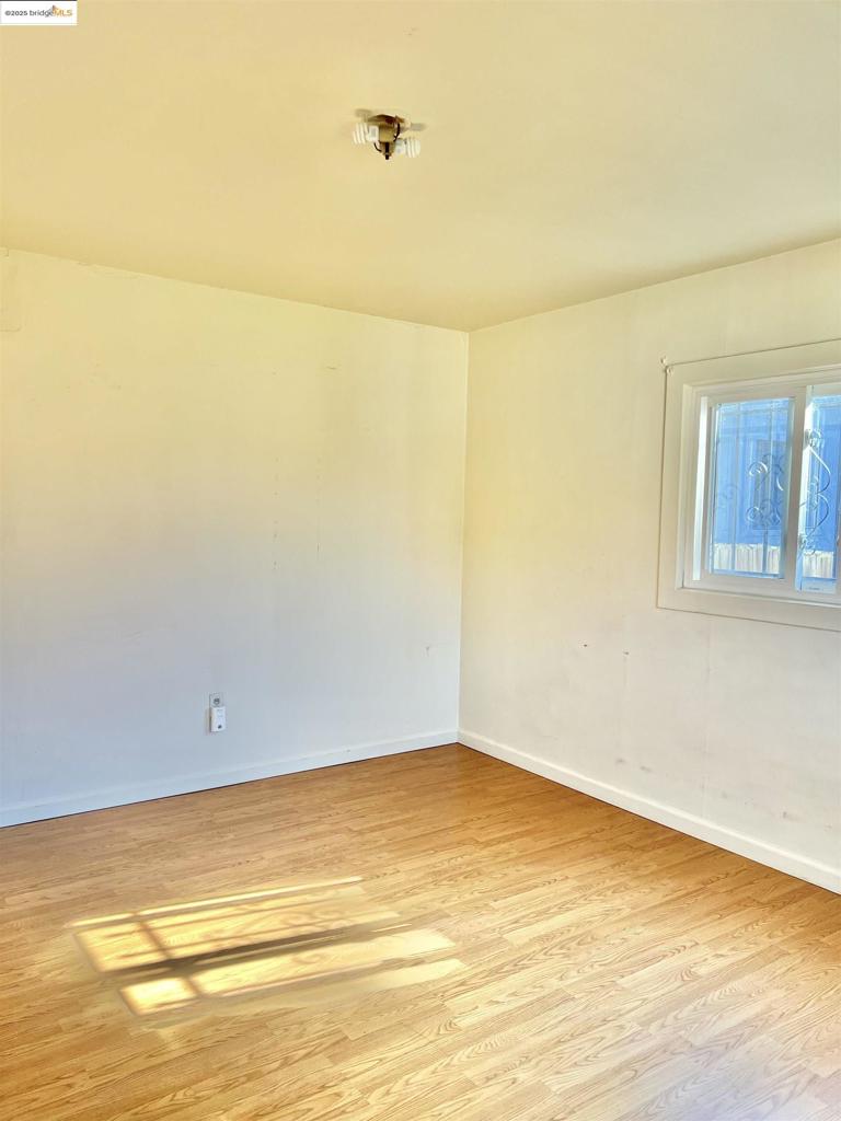 E OAKLAND - Residential