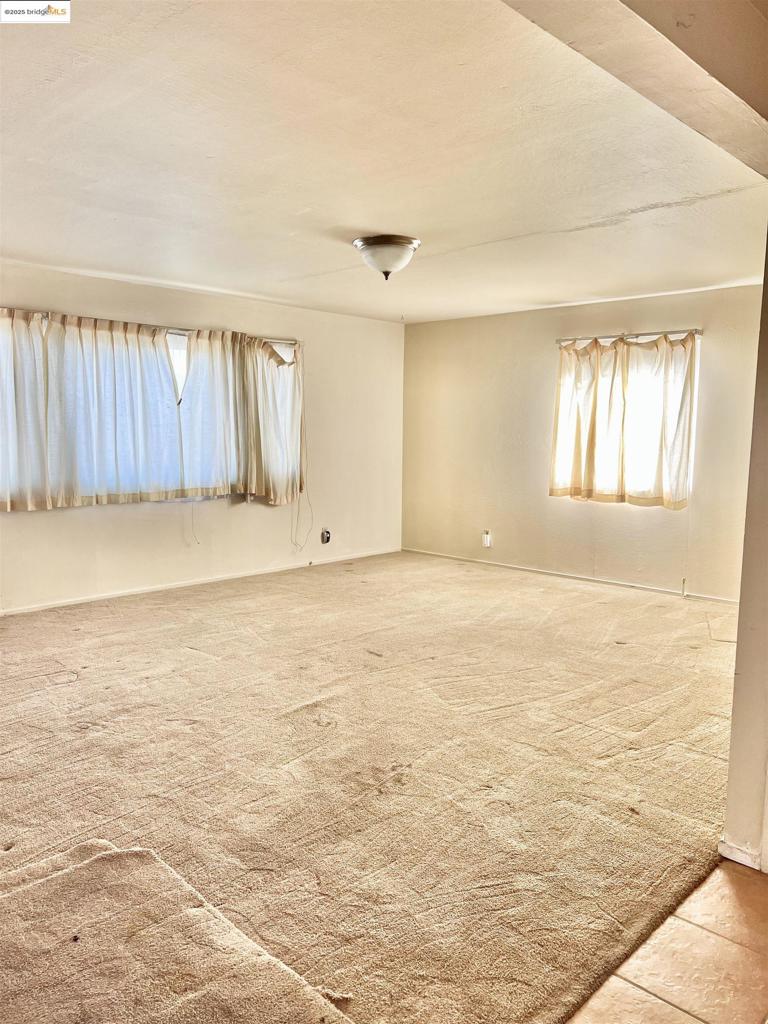 E OAKLAND - Residential