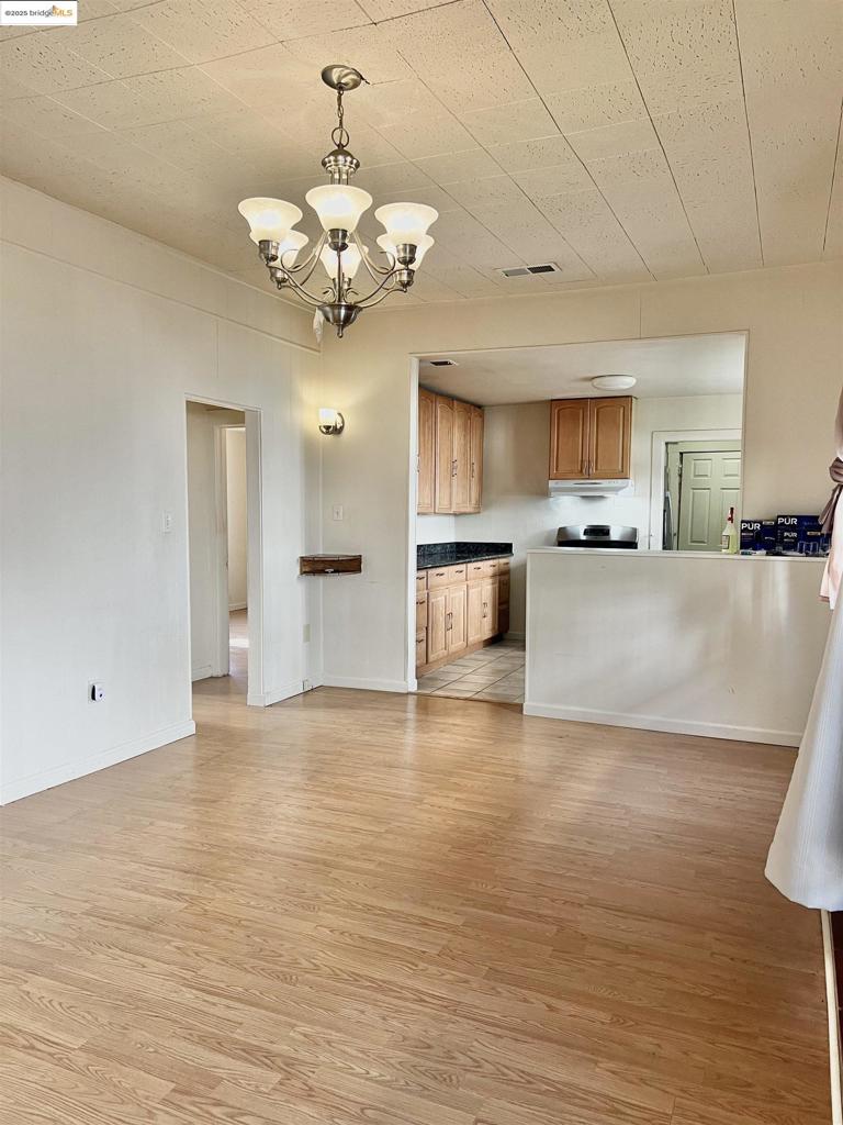 E OAKLAND - Residential