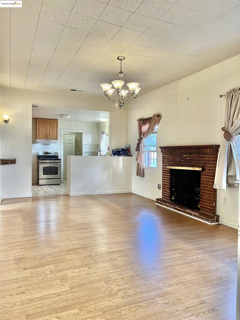 E OAKLAND - Residential