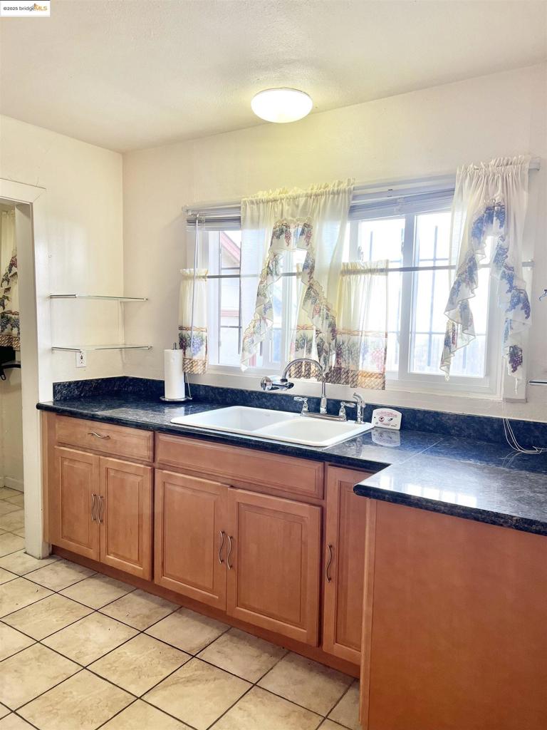 E OAKLAND - Residential