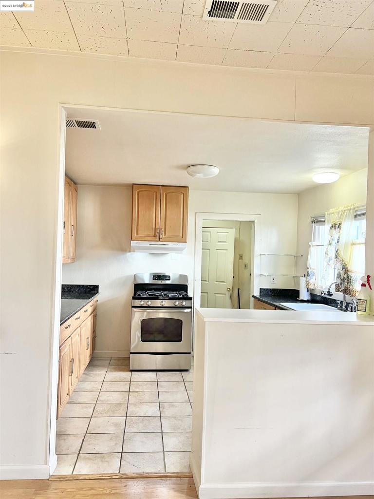 E OAKLAND - Residential