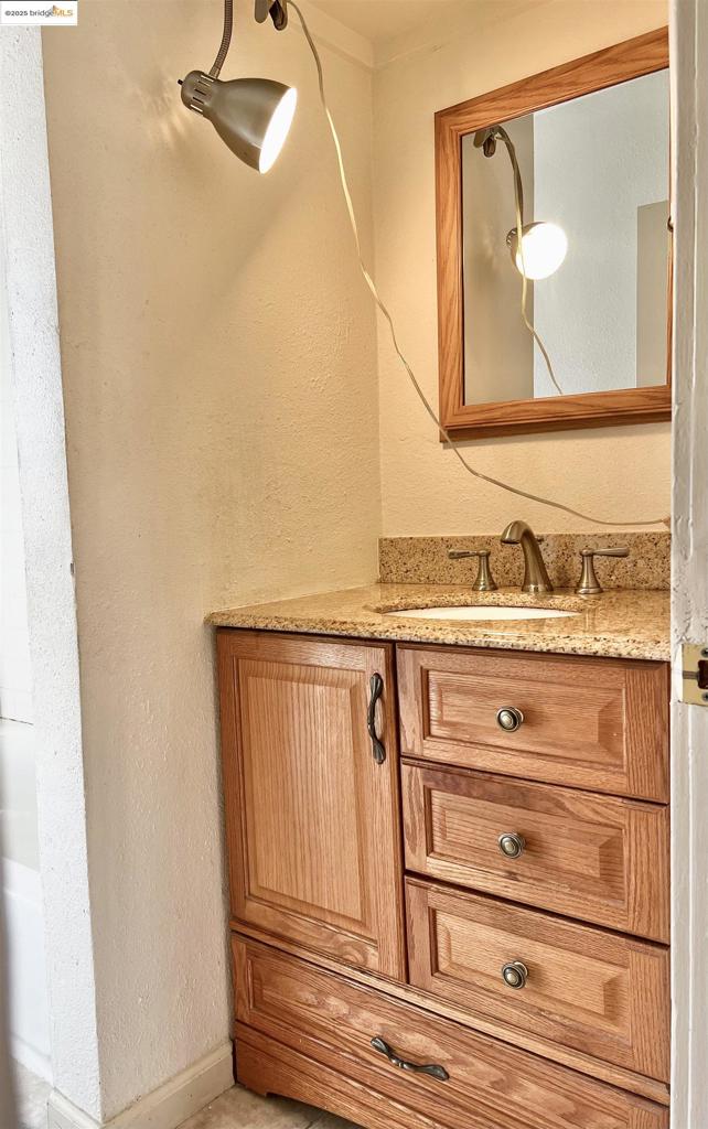 E OAKLAND - Residential