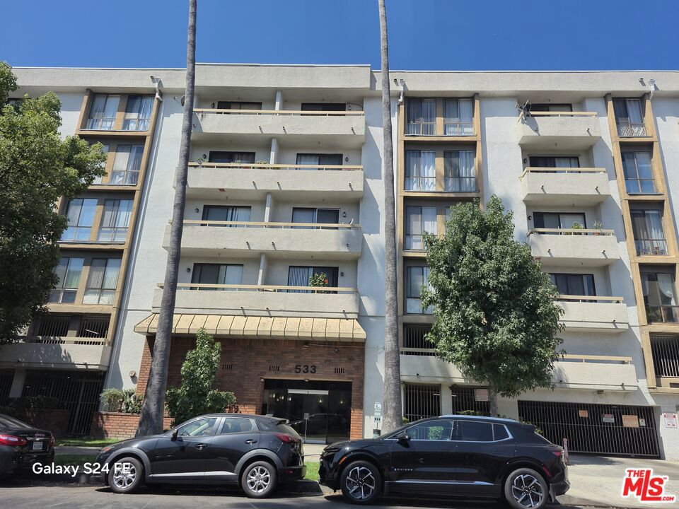 Located in the heart of Los Angeles, this top-floor condo offers the perfect blend of comfort, convenience, and style. Enjoy stunning city views from your private balcony, offering a peaceful retreat in the bustling Koreatown neighborhood. Inside, you'll find a spacious and open living room with hardwood floors, providing a bright and airy atmosphere throughout. The ample cabinet space in the kitchen is perfect for storage, while the generous bedroom and bathroom offer plenty of room to relax and unwind. This condo is within close driving distance to many iconic LA neighborhoods, attractions, and hotspots. Additionally, it's just a short walk to a variety of trendy restaurants, cafes, grocery stores, and more, making it the ideal spot for those who want to live in the heart of it all. Don't miss out on this incredible opportunity to own a piece of LA in one of its most vibrant neighborhoods!