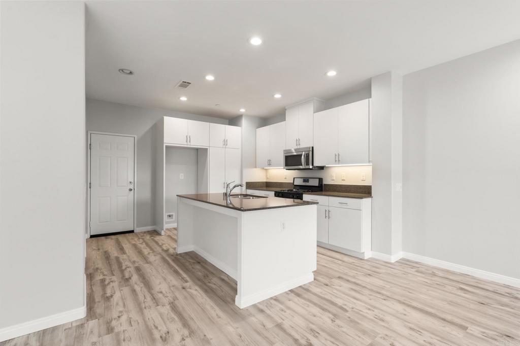 343 American River Ct