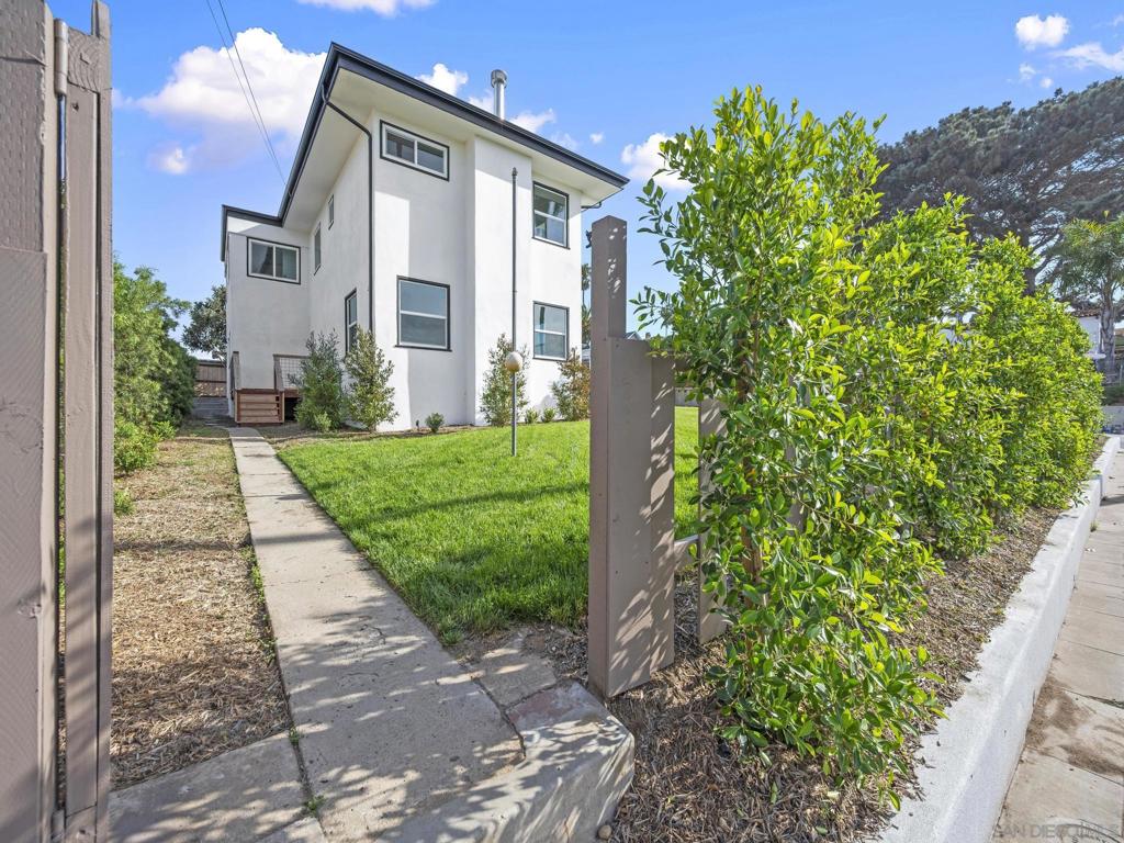 4420 Voltaire Street